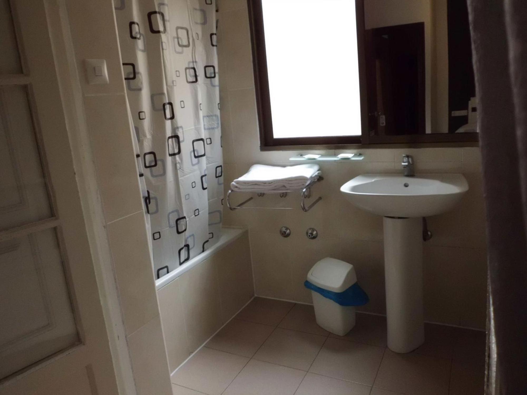 Hostal Lima Valladolid Eksteriør billede