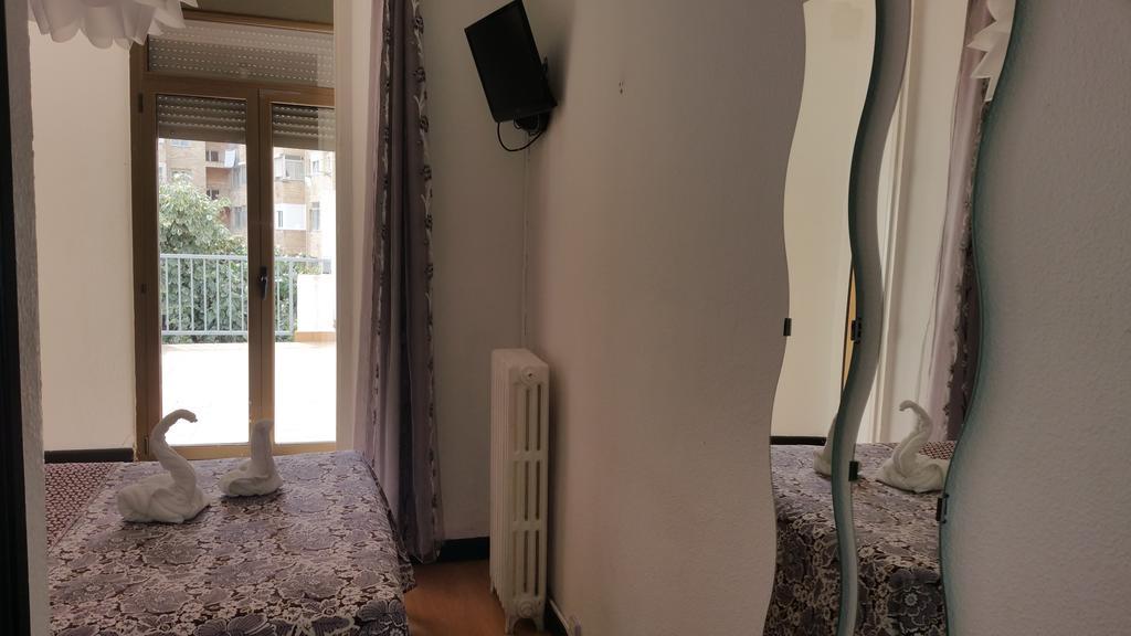 Hostal Lima Valladolid Eksteriør billede