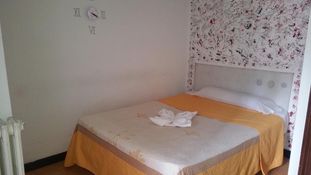 Hostal Lima Valladolid Eksteriør billede
