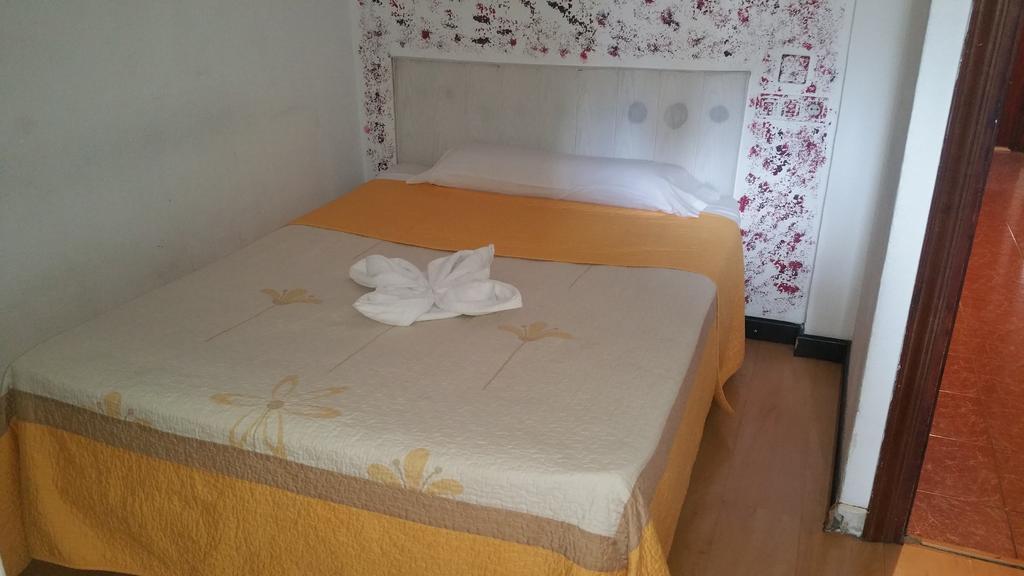 Hostal Lima Valladolid Eksteriør billede